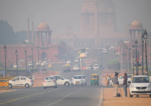 Delhi Air Quality Hits ‘Severe Plus’; Schools Move Online as Smog Chokes the Capital